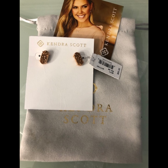 Kendra Scott Jewelry - Kendra Scott rose gold Betty earrings